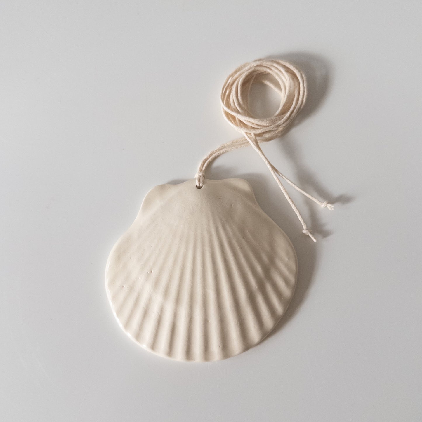 Мушля Гребінець XL (біла)