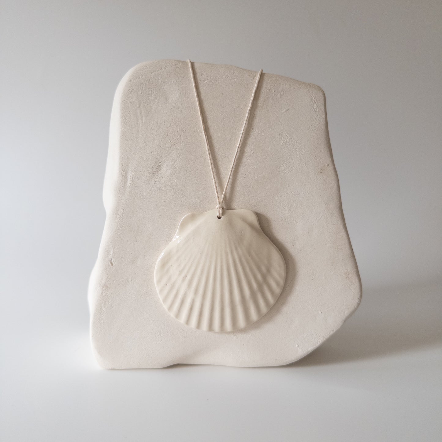 Мушля Гребінець XL (біла)