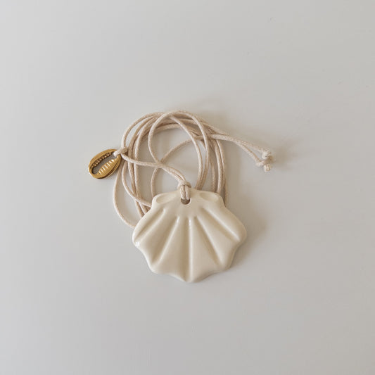 Керамічний підвіс мушля Гребінець + металева Каурі