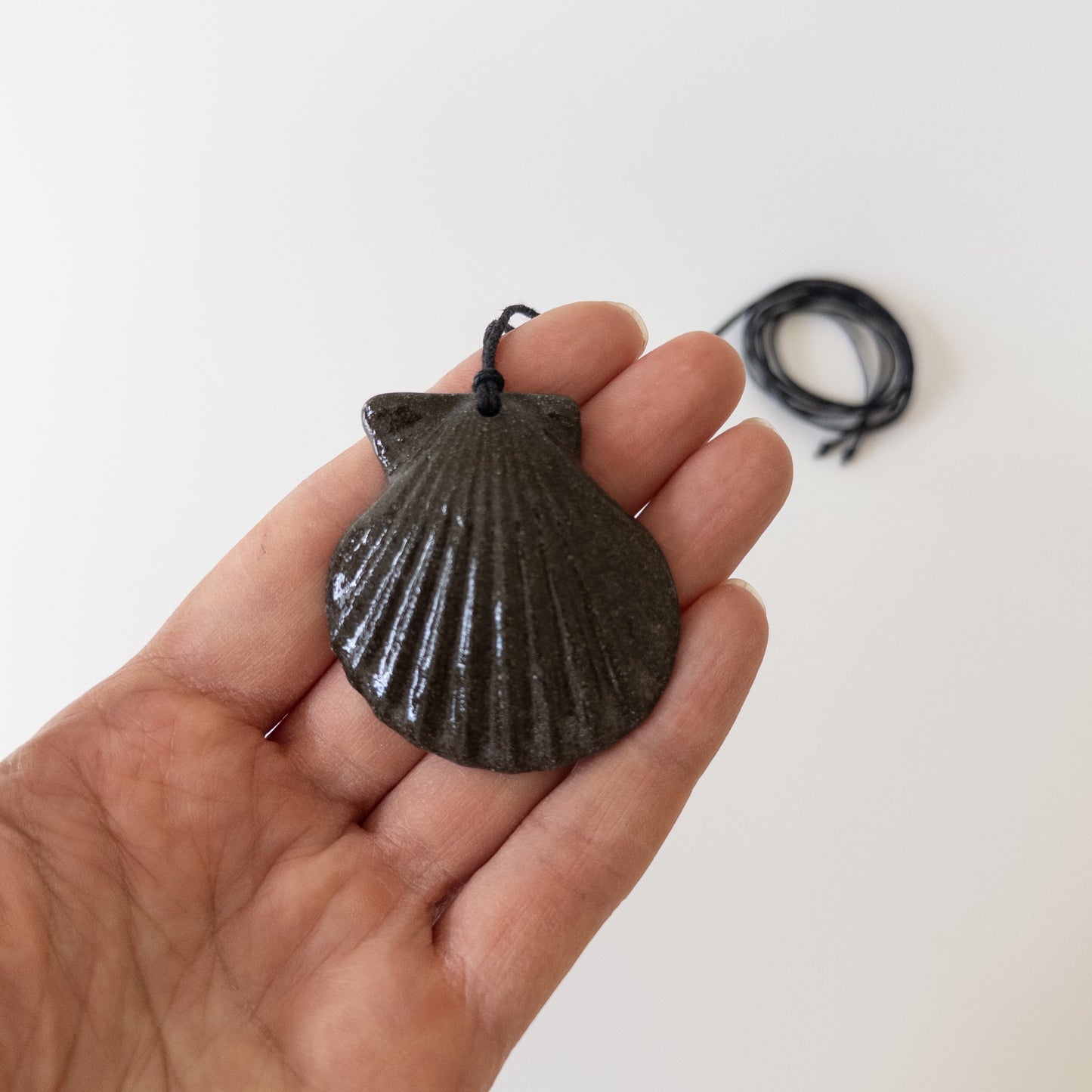 Мушля Гребінець міні (чорна)