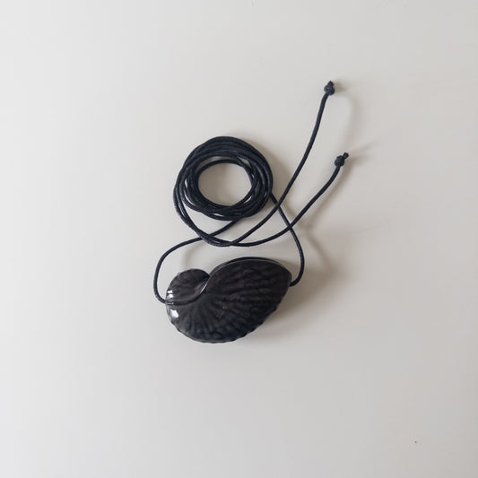 Octopus shell (black)