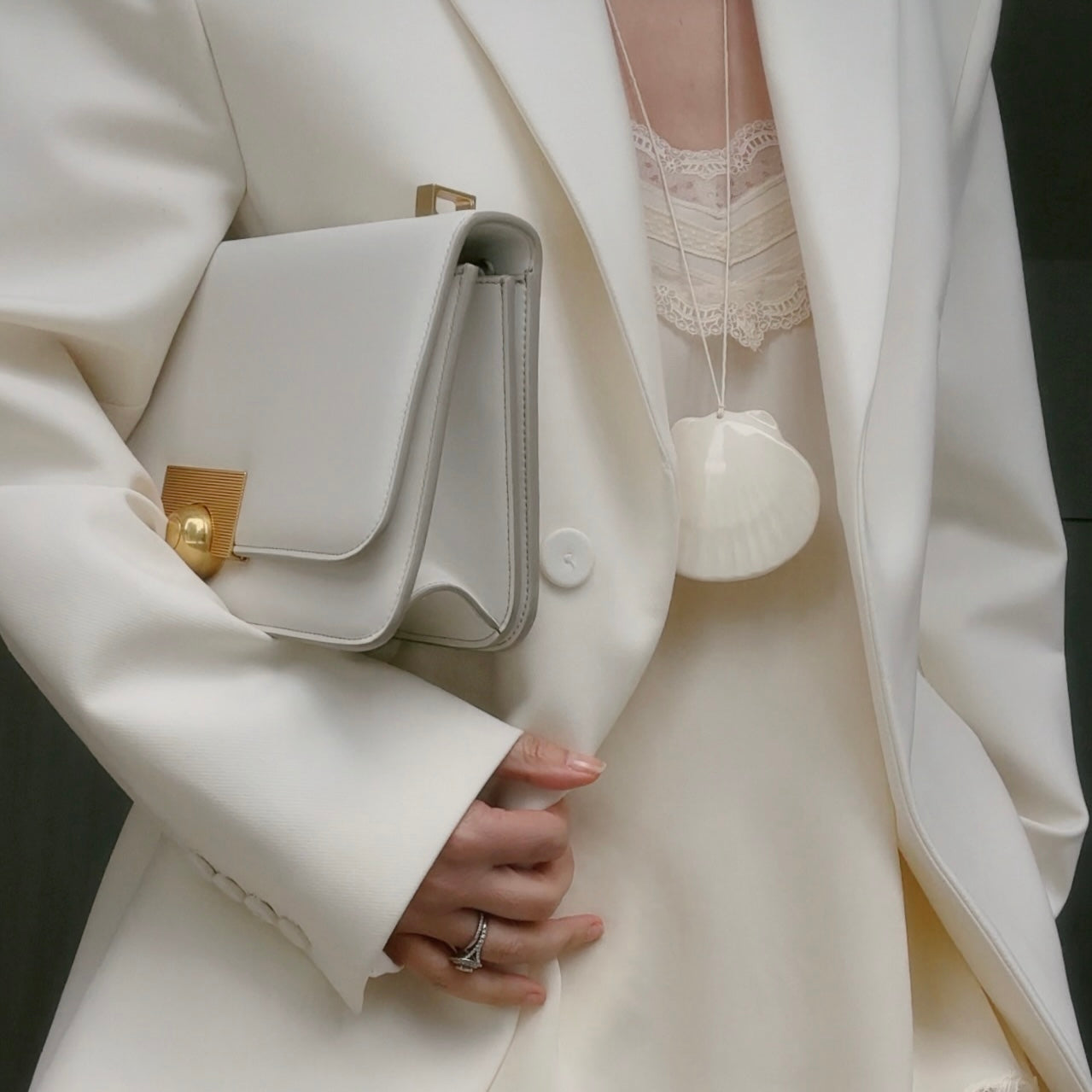 Мушля Гребінець XL (біла)